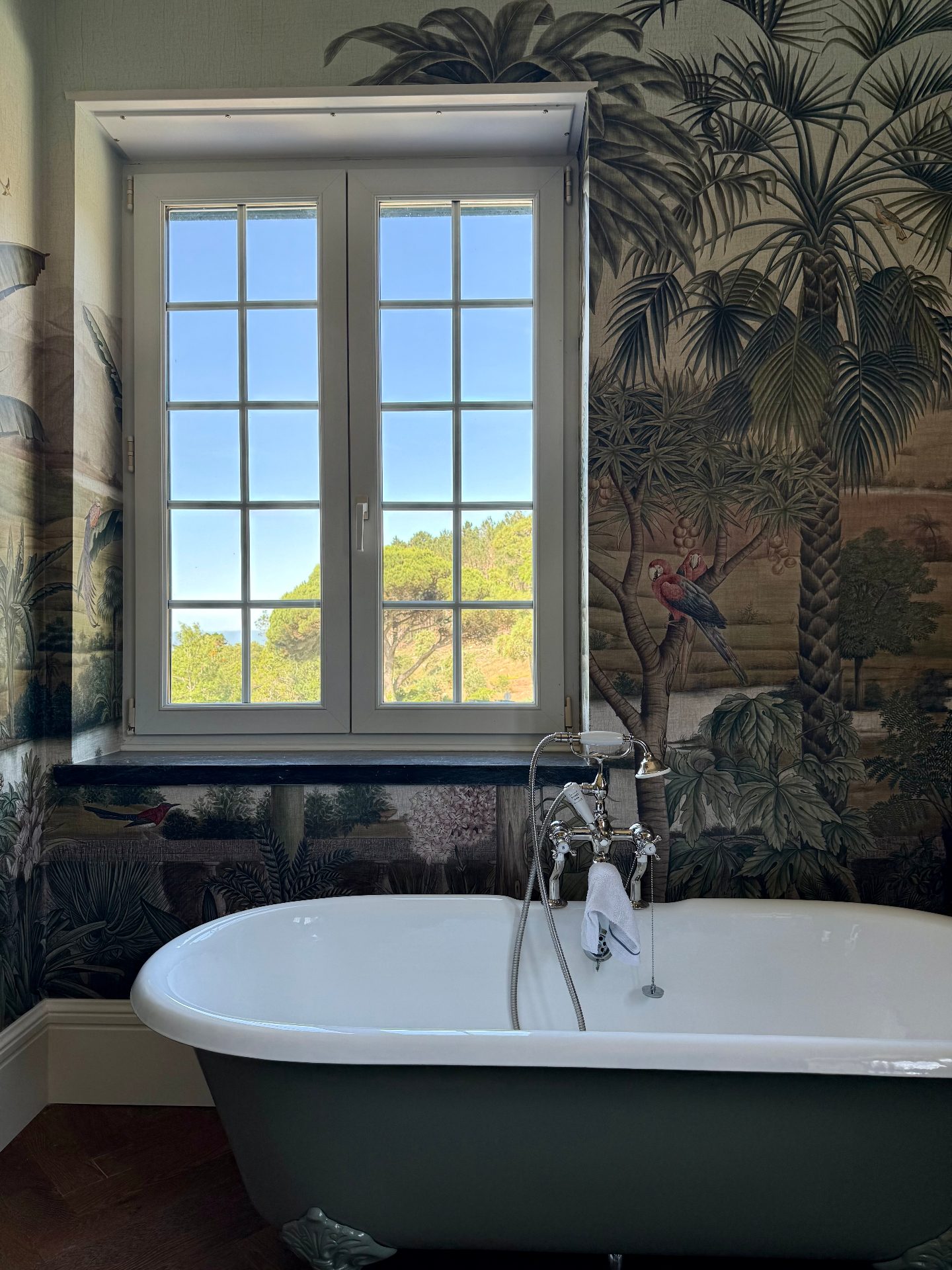Saibreiro Estate — Bathroom with sea view